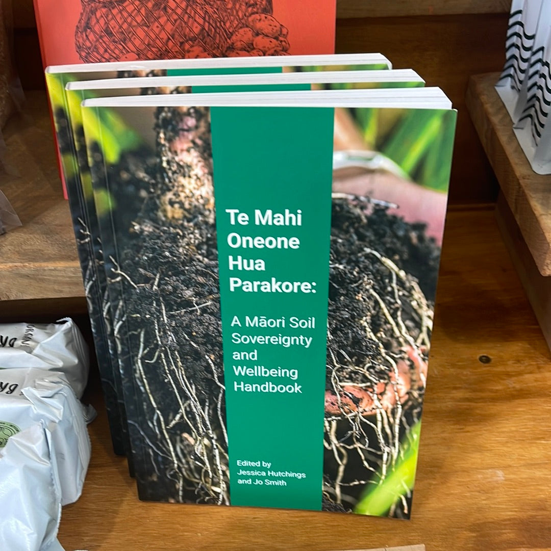 Te Mahi Oneone Hua Parakore - Book
